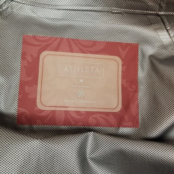 Athleta Drizzle Rain Shell Jacket Cherrywood Red Wallflower Sz Medium - Picture 9 of 12